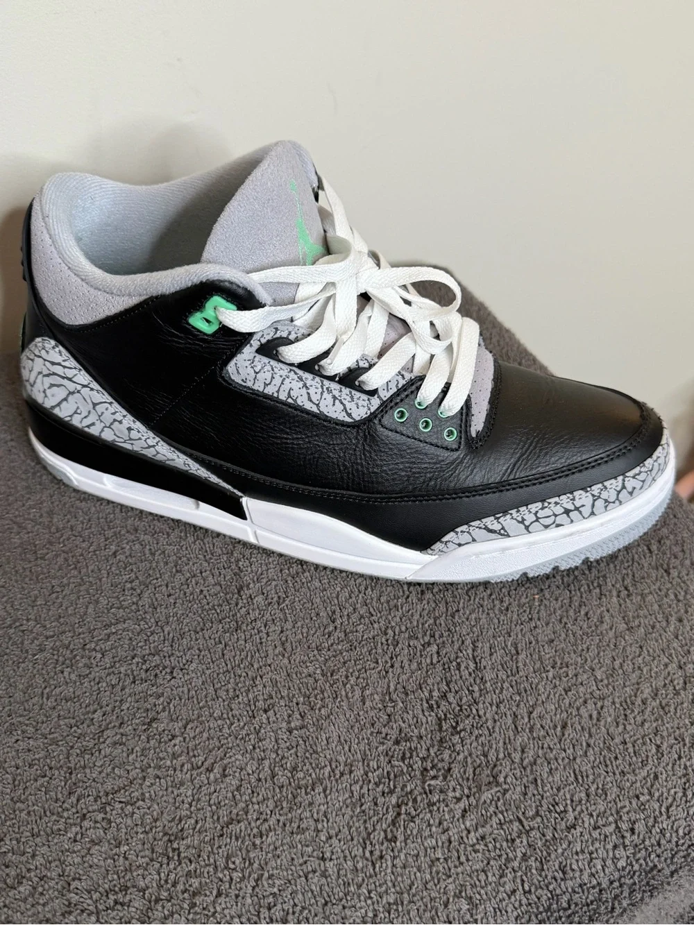 Air Jordan 3 Retro Green Glow Black Wolf Grey Men’s size 11